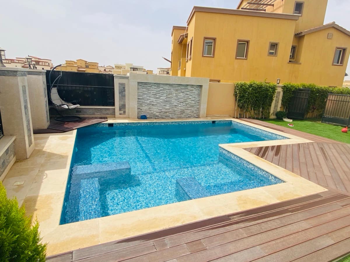 Maintained pool with crystal-clear water treatment